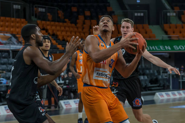 地保持绝对 地保持绝对