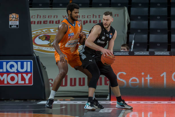 露出冷静与 露出冷静与