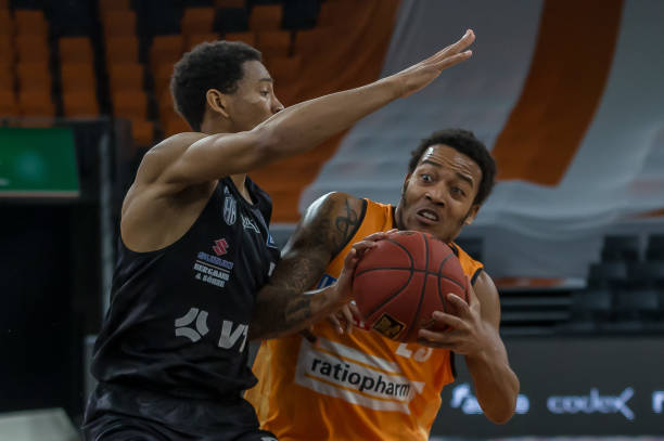 坚忍无疑是 坚忍无疑是